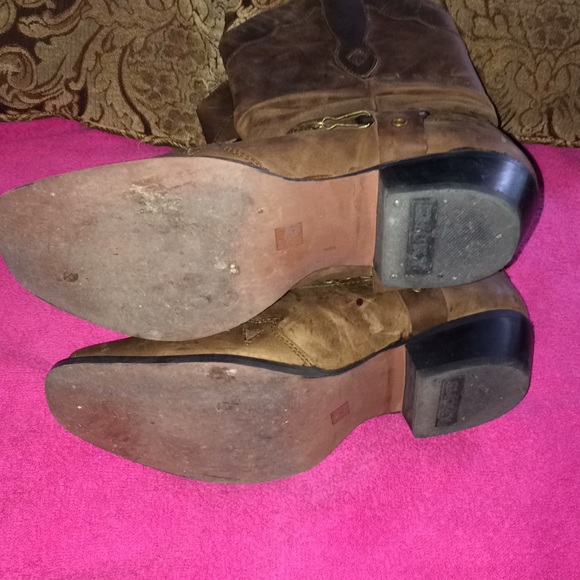 Boots - Picture 4 of 6